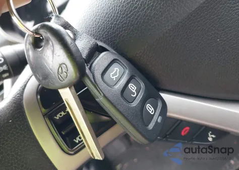 2013 Hyundai Veloster Base W/Black from USA, damaged, VIN KMHTC6AD9DU146058